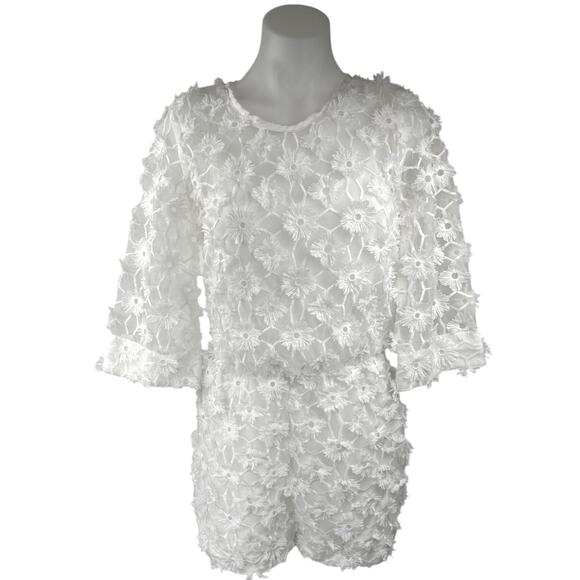 H&M Pants - H&M White 3D Floral 3/4 Sleeve Embroidered Mesh Bridal Romper Shorts Size 2